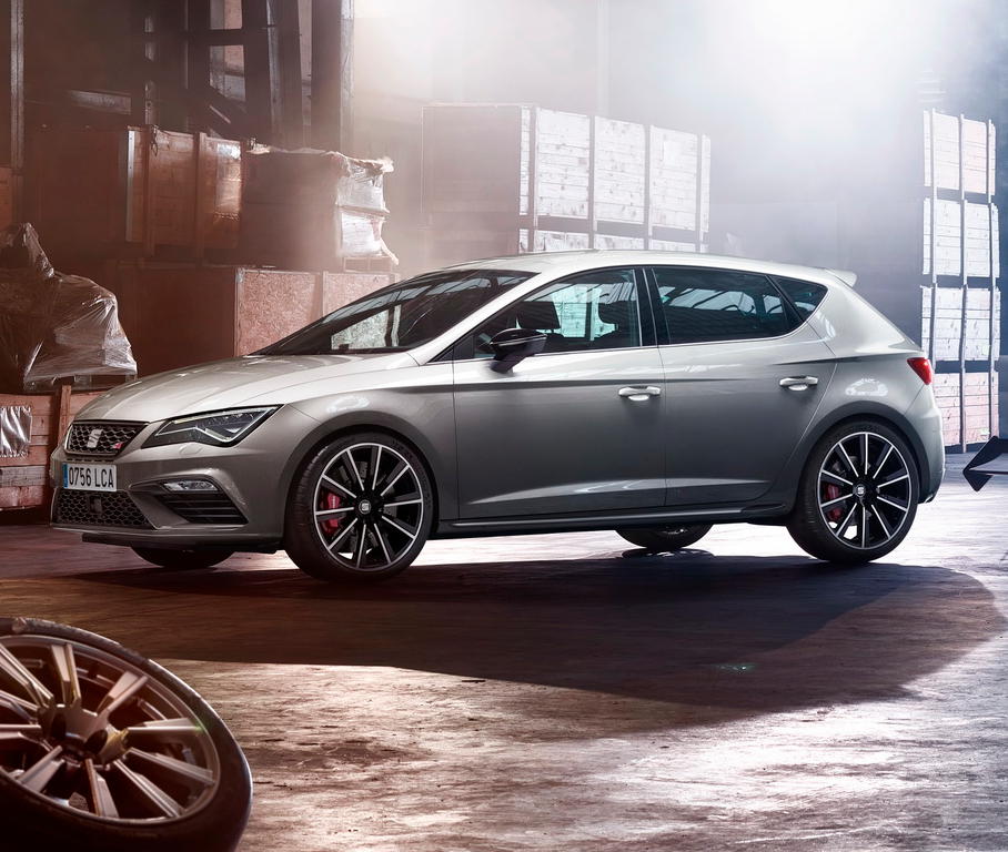 Обновленные хетчбэк и универсал Seat Leon Cupra 2017 (фото)