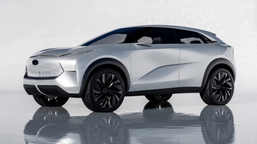 Вытолкнули: новый «паркетник» Infiniti не смог самостоятельно выбраться к публике