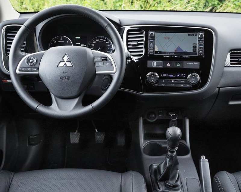 Mitsubishi Outlander 2013: цена, фото, характеристики