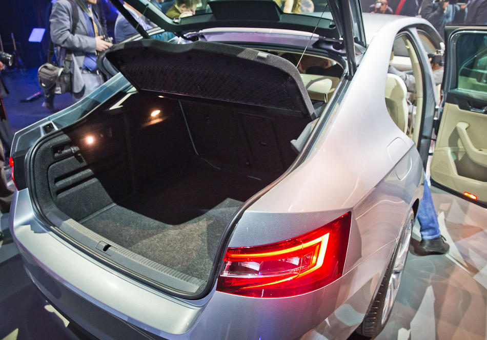 Новая Skoda Superb 2015- 2016 представлена в Чехии (фото, видео)