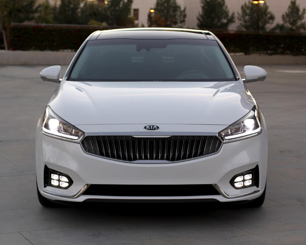 Представлена новая Kia Cadenza 2016–2017 (фото, цена) Представлена новая Kia Cadenza 2016–2017 (фото, цена)