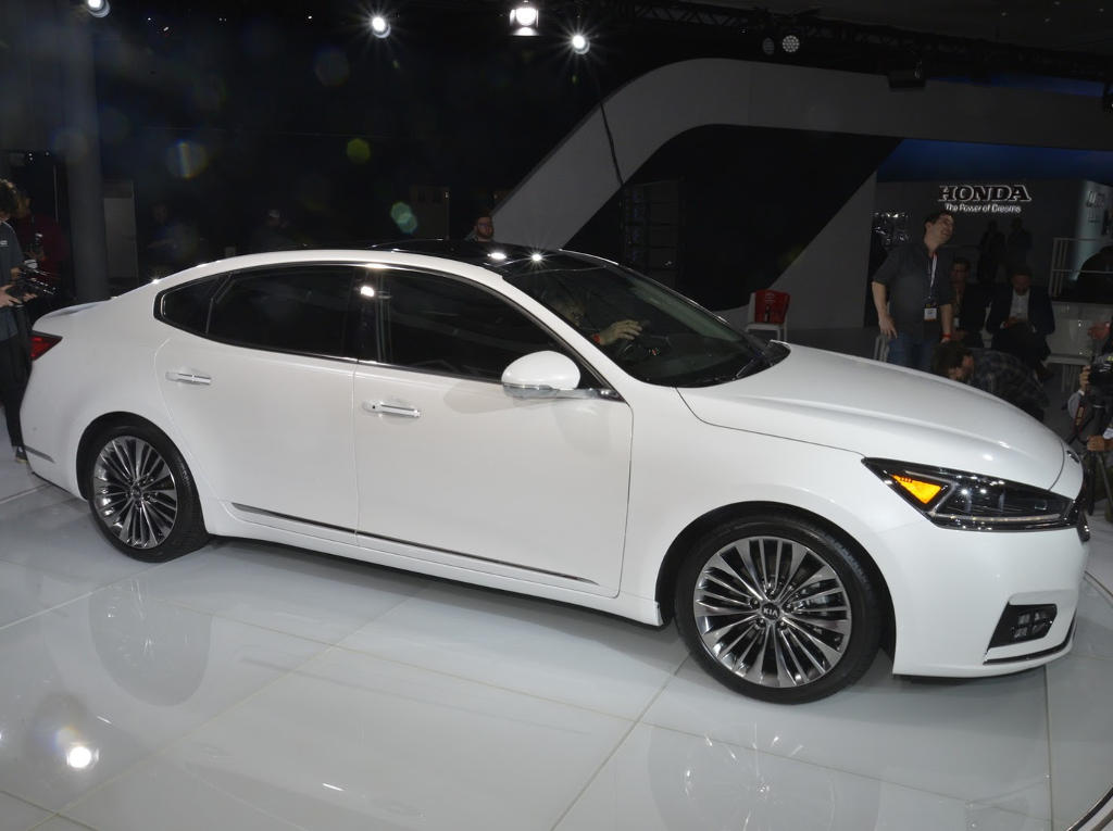 Представлена новая Kia Cadenza 2016–2017 (фото, цена) Представлена новая Kia Cadenza 2016–2017 (фото, цена)
