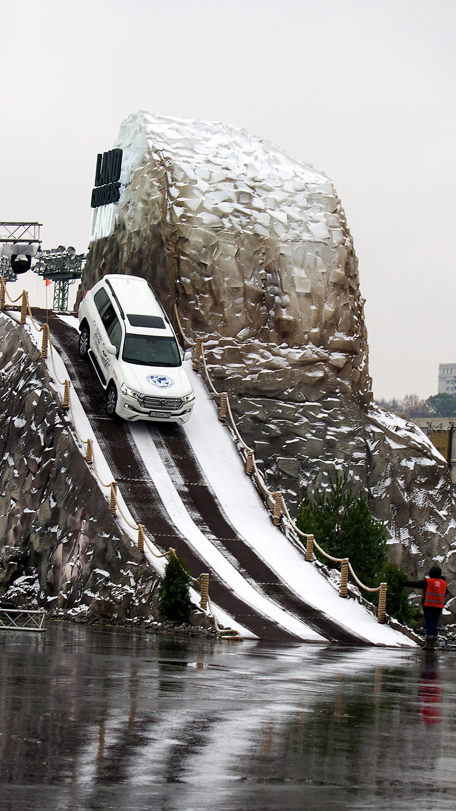 Парк Toyota Land Cruisers Land открылся на территории "Лужников"