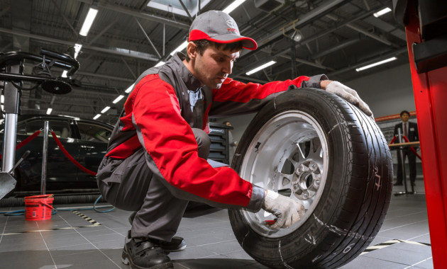 Лучшие сервисные специалисты соревновались в конкурсе компании Toyota Лучшие сервисные специалисты соревновались в конкурсе компании Toyota