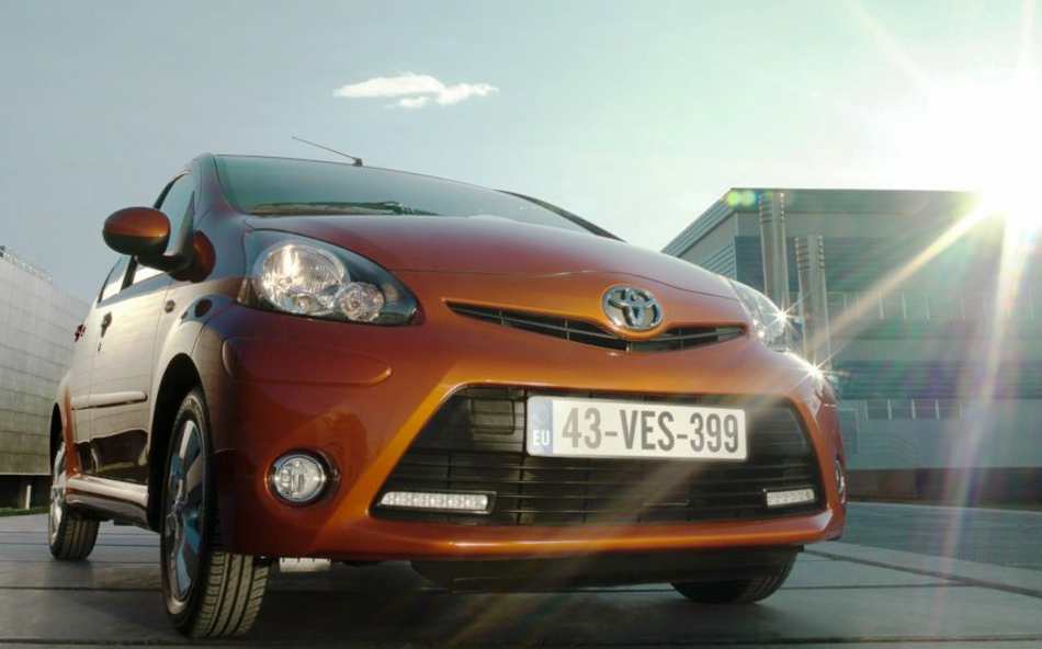 Toyota Aygo 2012: обзор, видео, фото Toyota Aygo 2012: обзор, видео, фото
