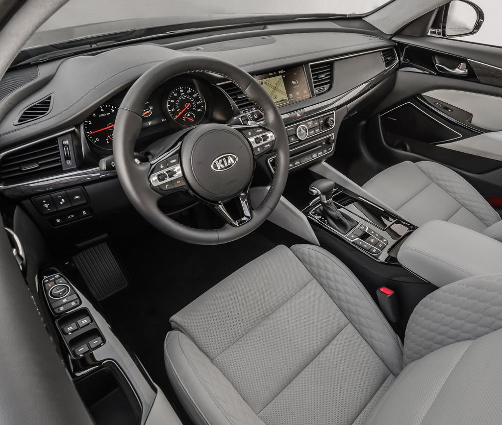 Представлена новая Kia Cadenza 2016–2017 (фото, цена) Представлена новая Kia Cadenza 2016–2017 (фото, цена)