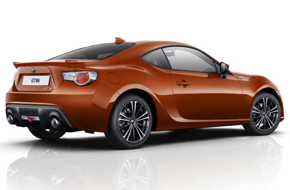 Купе Toyota GT86 2014 в России (фото, цена)