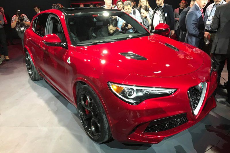 Alfa Romeo представила в Лос-Анджелесе кроссовер Stelvio QV