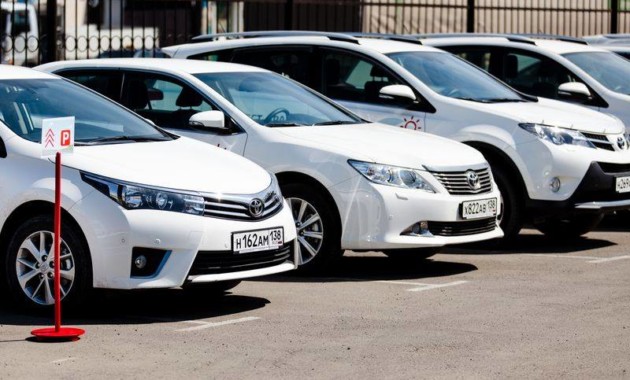 Россияне все чаще покупают автомобили Toyota с пробегом Россияне все чаще покупают автомобили Toyota с пробегом
