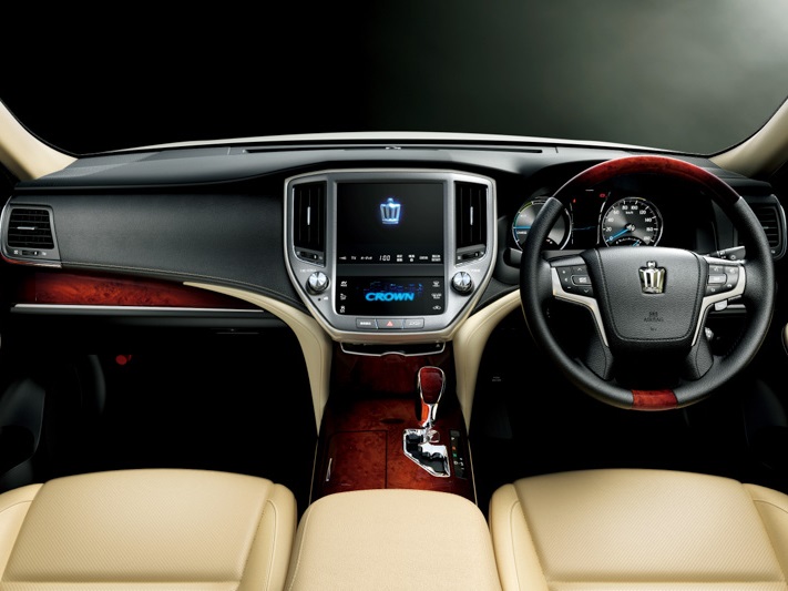 Седан Toyota Crown Majestа 2014 Седан Toyota Crown Majestа 2014