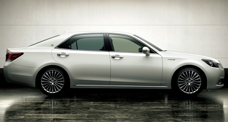 Седан Toyota Crown Majestа 2014 Седан Toyota Crown Majestа 2014