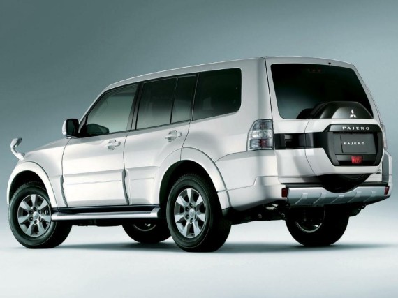 Рестайлинговый Mitsubishi Pajero 2015 показали в Москве Рестайлинговый Mitsubishi Pajero 2015 показали в Москве