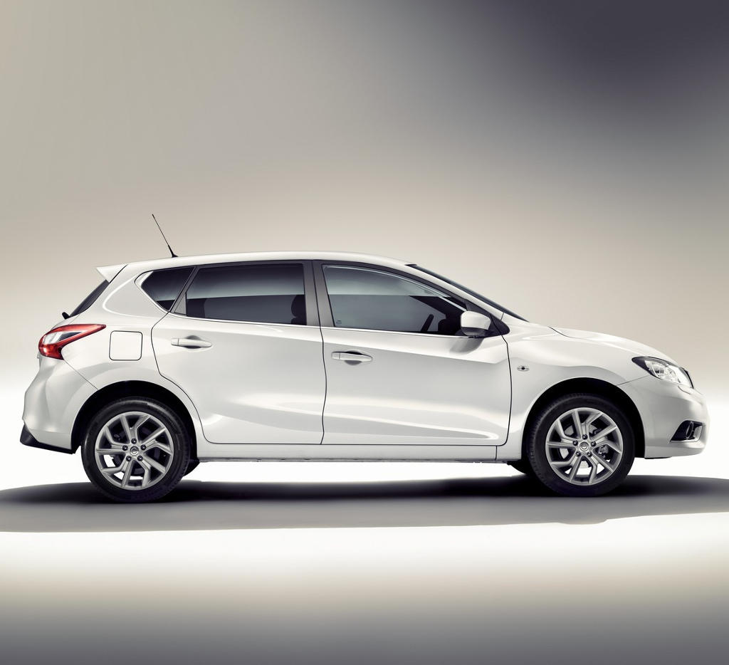 Новый хетчбэк Nissan Tiida 2015 в России (цена, фото) Новый хетчбэк Nissan Tiida 2015 в России (цена, фото)