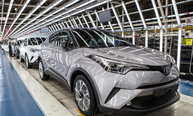 Toyota запустила новый кроссовер C-HR в серийное производство Toyota запустила новый кроссовер C-HR в серийное производство