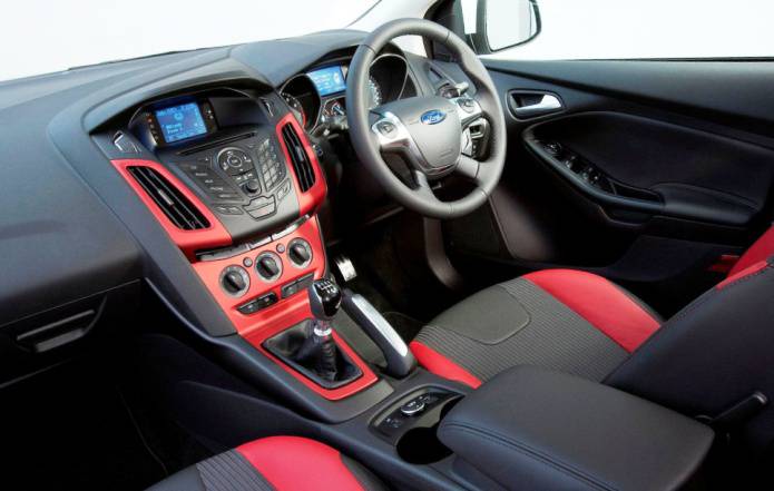 Новый спортивный Форд Фокус Zetec S 2012 Новый спортивный Форд Фокус Zetec S 2012