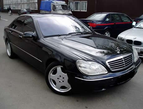 Работники автомойки угнали у клиента Mercedes-Benz S500