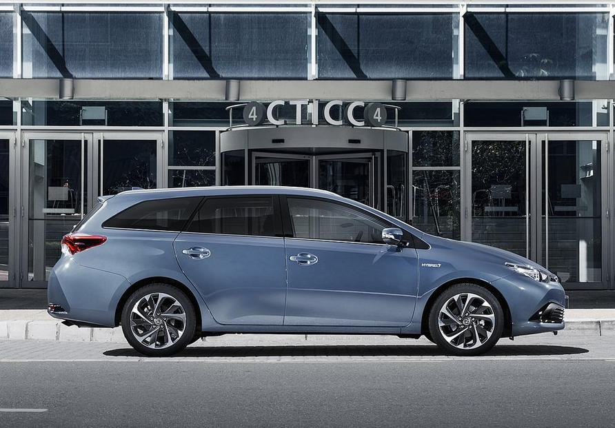 Новые хэтчбэк и универсал Toyota Auris 2016 (фото, видео) Новые хэтчбэк и универсал Toyota Auris 2016 (фото, видео)