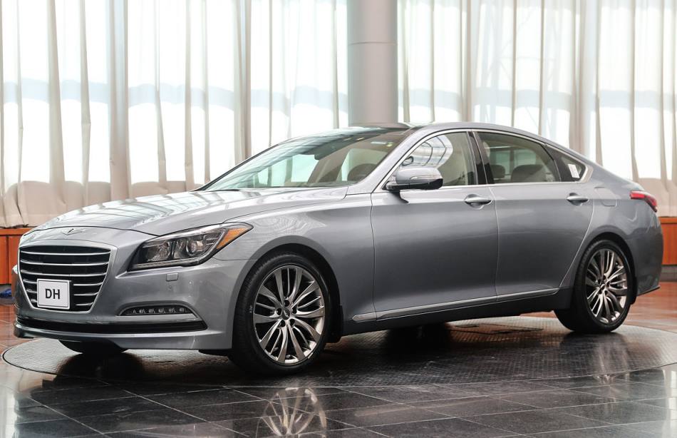 Седан Hyundai Genesis 2015 модельного года