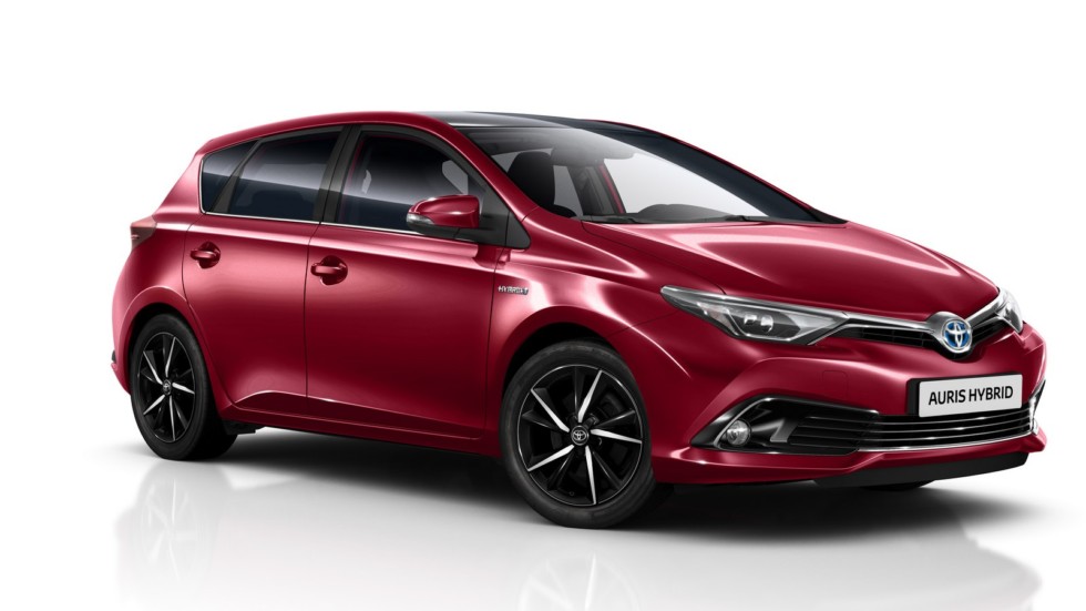 Toyota обновила две модели Toyota обновила две модели
