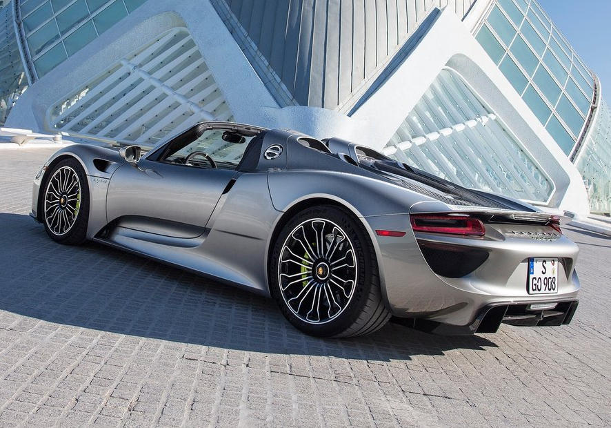 Porsche 918 Spyder 2015 в России по цене от 48 млн. рублей Porsche 918 Spyder 2015 в России по цене от 48 млн. рублей
