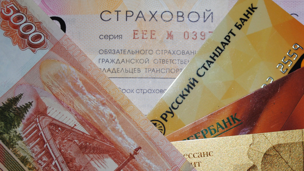 Новые страховые компании начинают торговать Е-полисами
