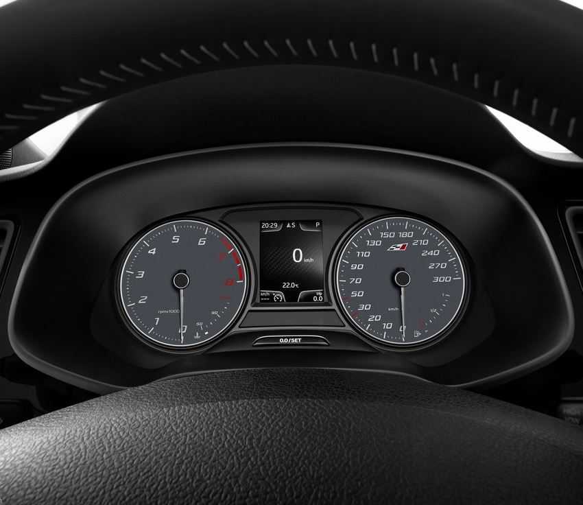&laquo;Заряженный&raquo; Seat Leon Cupra 2014-2015 в России