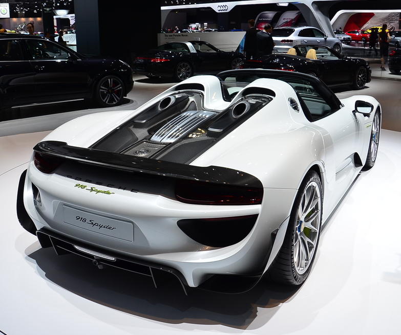 Porsche 918 Spyder 2015 в России по цене от 48 млн. рублей Porsche 918 Spyder 2015 в России по цене от 48 млн. рублей