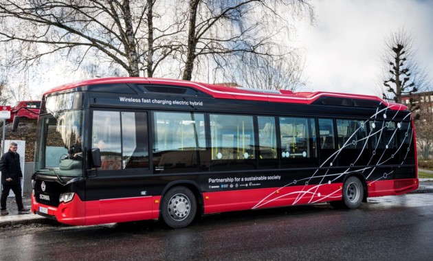 Scania вывела на тесты гибридный автобус с беспроводной зарядкой Scania вывела на тесты гибридный автобус с беспроводной зарядкой