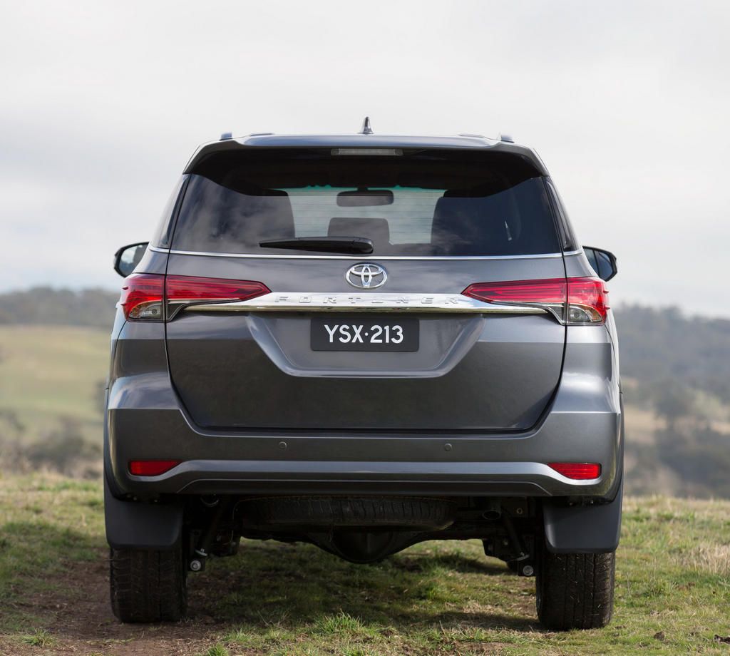 Представлен новый Toyota Fortuner 2016 (фото, цена) Представлен новый Toyota Fortuner 2016 (фото, цена)