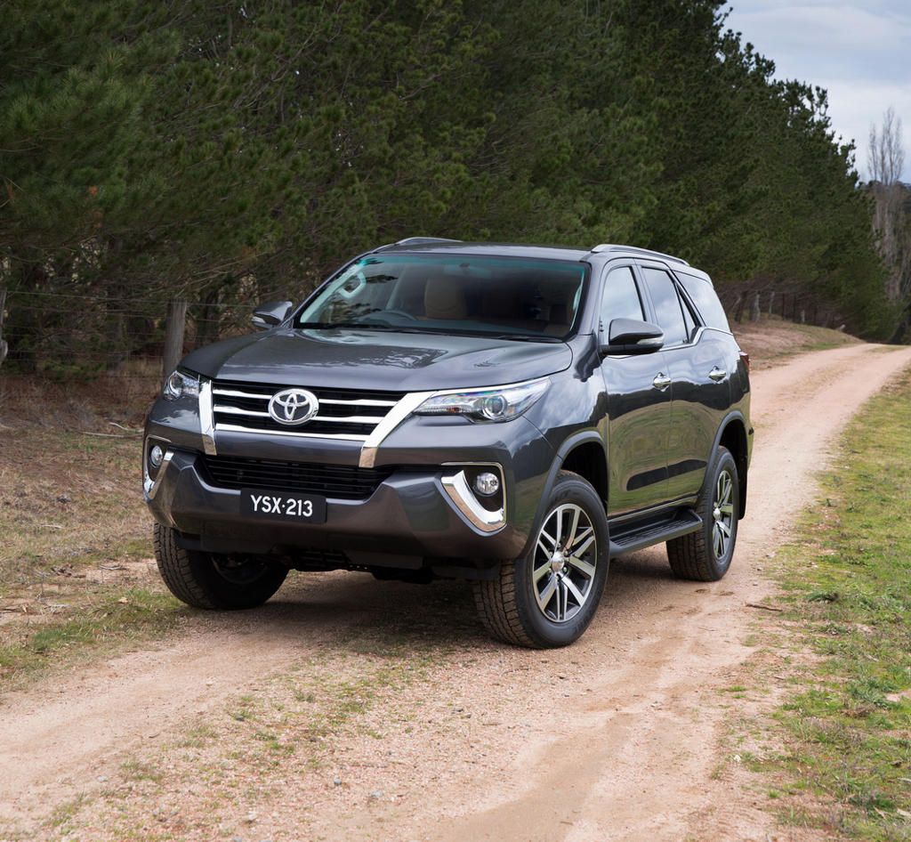 Представлен новый Toyota Fortuner 2016 (фото, цена) Представлен новый Toyota Fortuner 2016 (фото, цена)