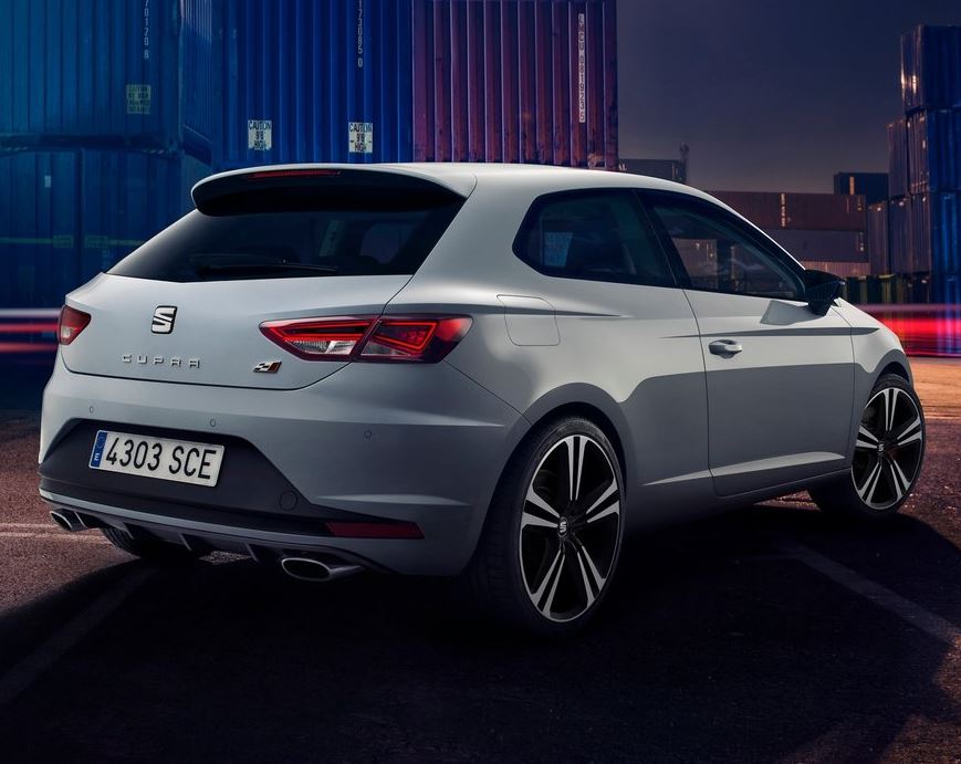 &laquo;Заряженный&raquo; Seat Leon Cupra 2014-2015 в России