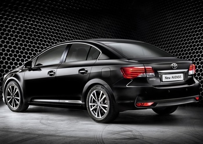 Цены на Toyota Avensis 2012 в России