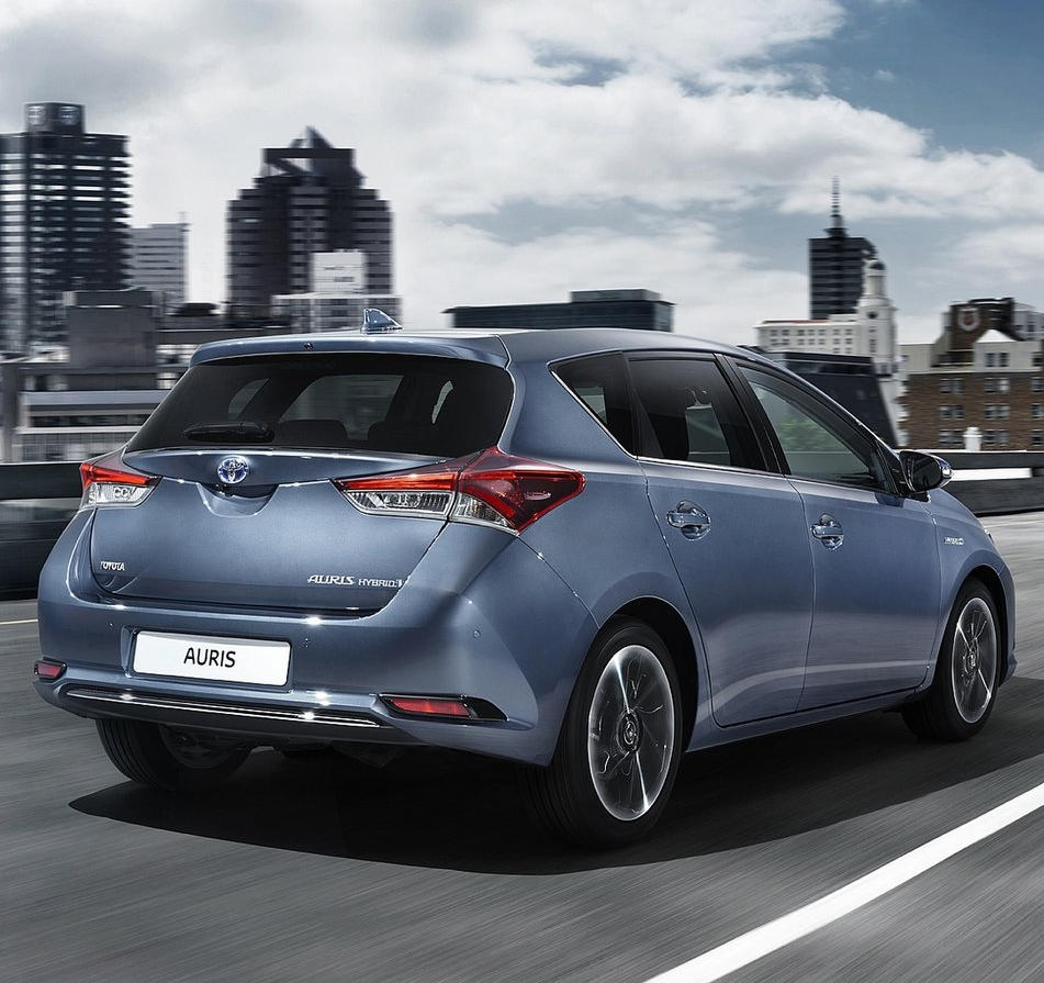 Новые хэтчбэк и универсал Toyota Auris 2016 (фото, видео) Новые хэтчбэк и универсал Toyota Auris 2016 (фото, видео)