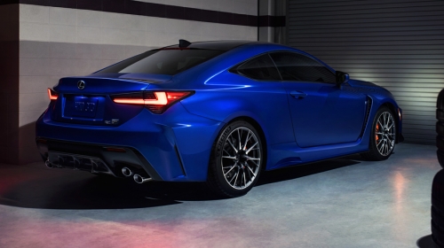 Lexus RC F скинул лишние килограммы и стал мощнее