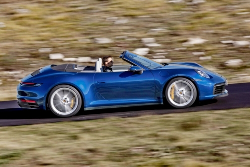 Открытый кузов подчеркнул женскую сущность нового Porsche 911