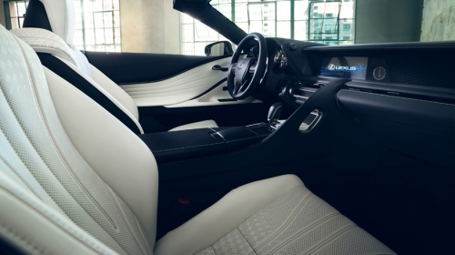Под открытым небом: кабриолет Lexus LC будет теснее, чем купе Под открытым небом: кабриолет Lexus LC будет теснее, чем купе