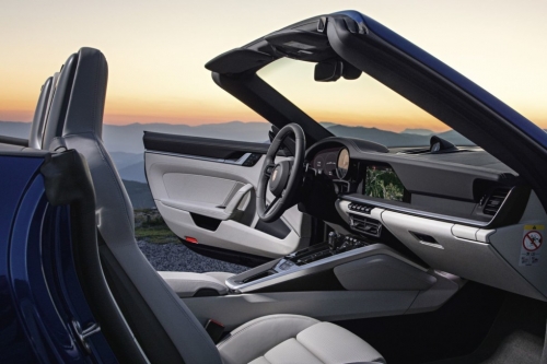 Открытый кузов подчеркнул женскую сущность нового Porsche 911